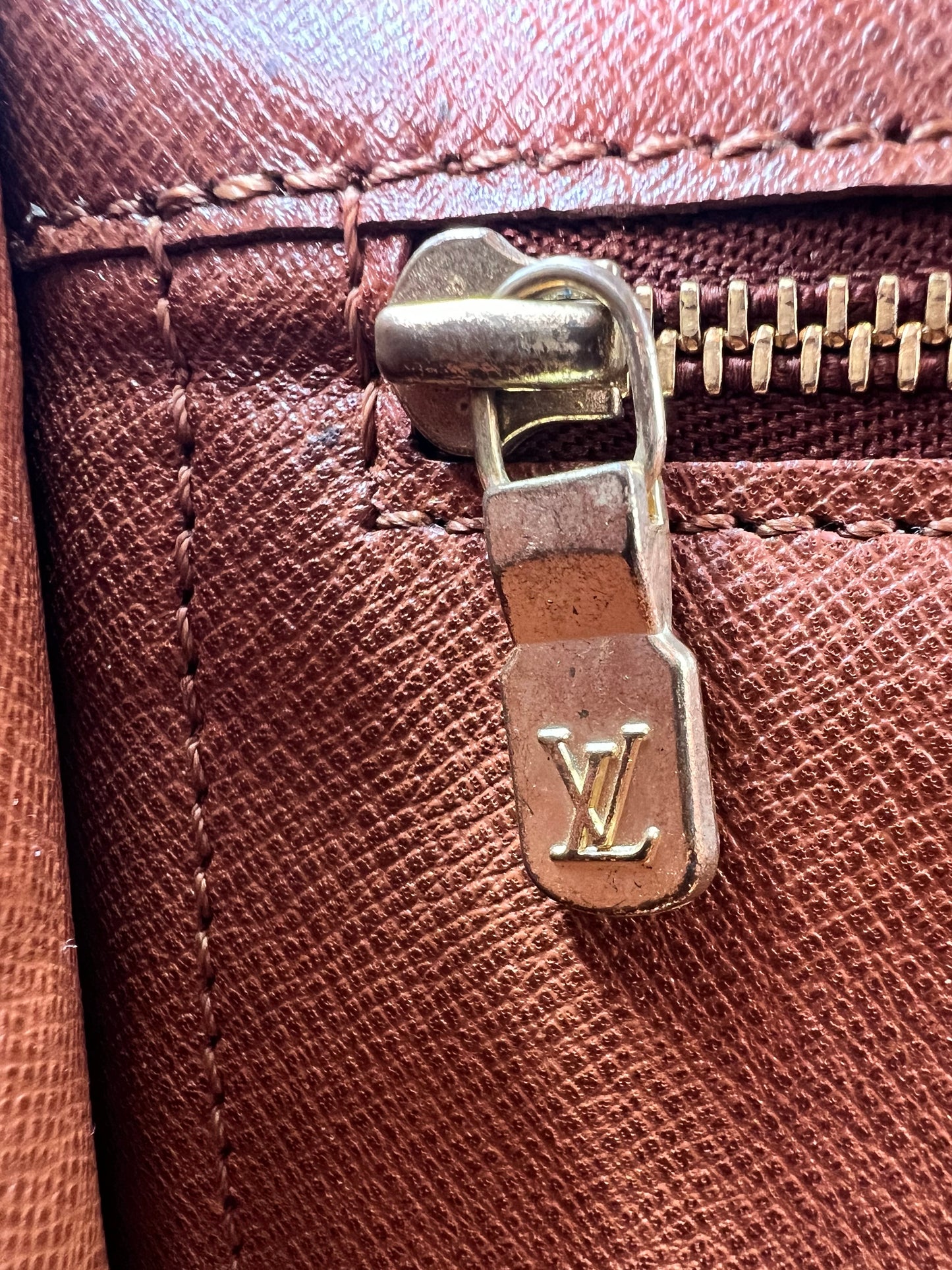 Louis Vuitton Monceau 28