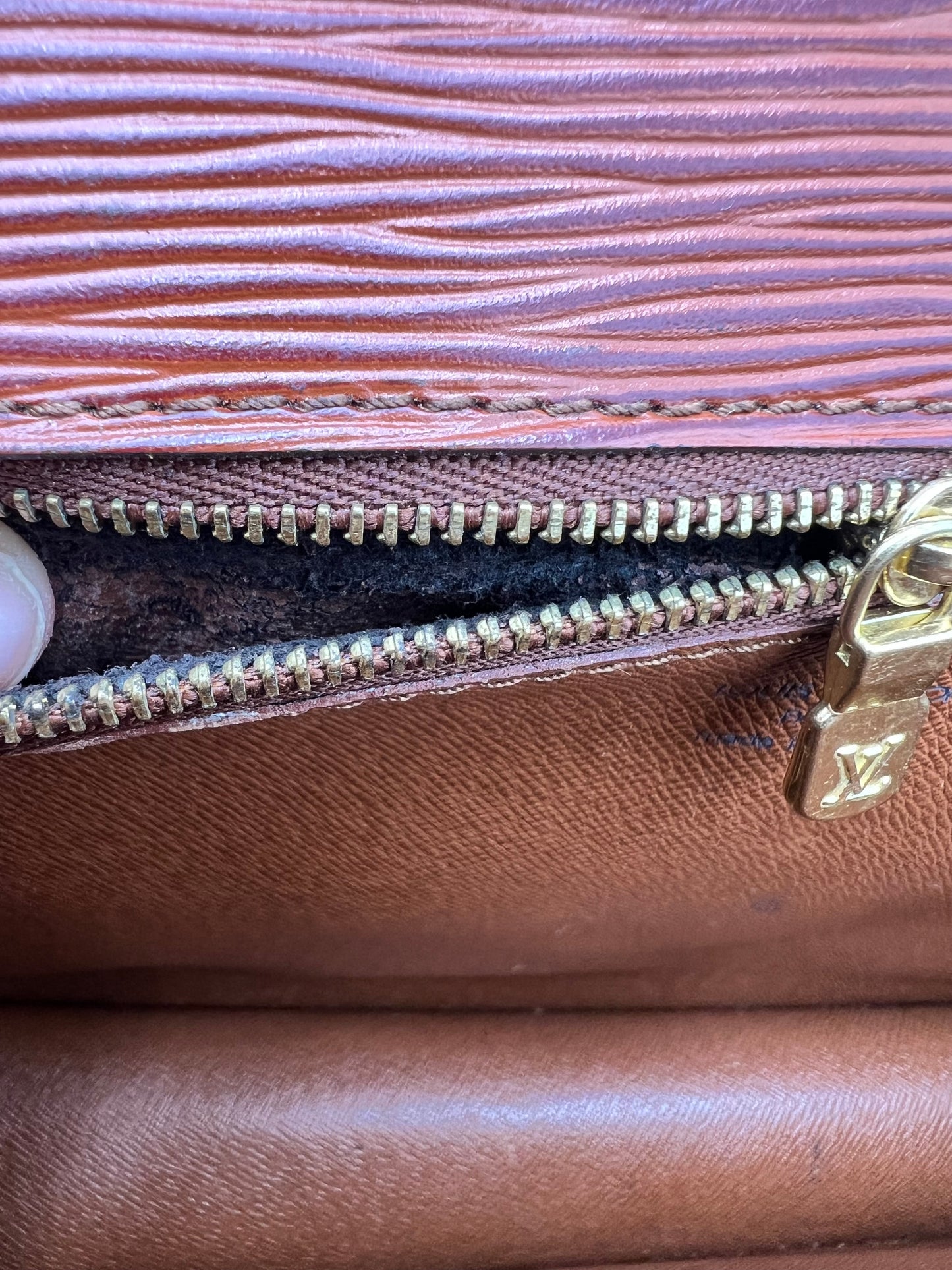Louis Vuitton Epi Monceau 28