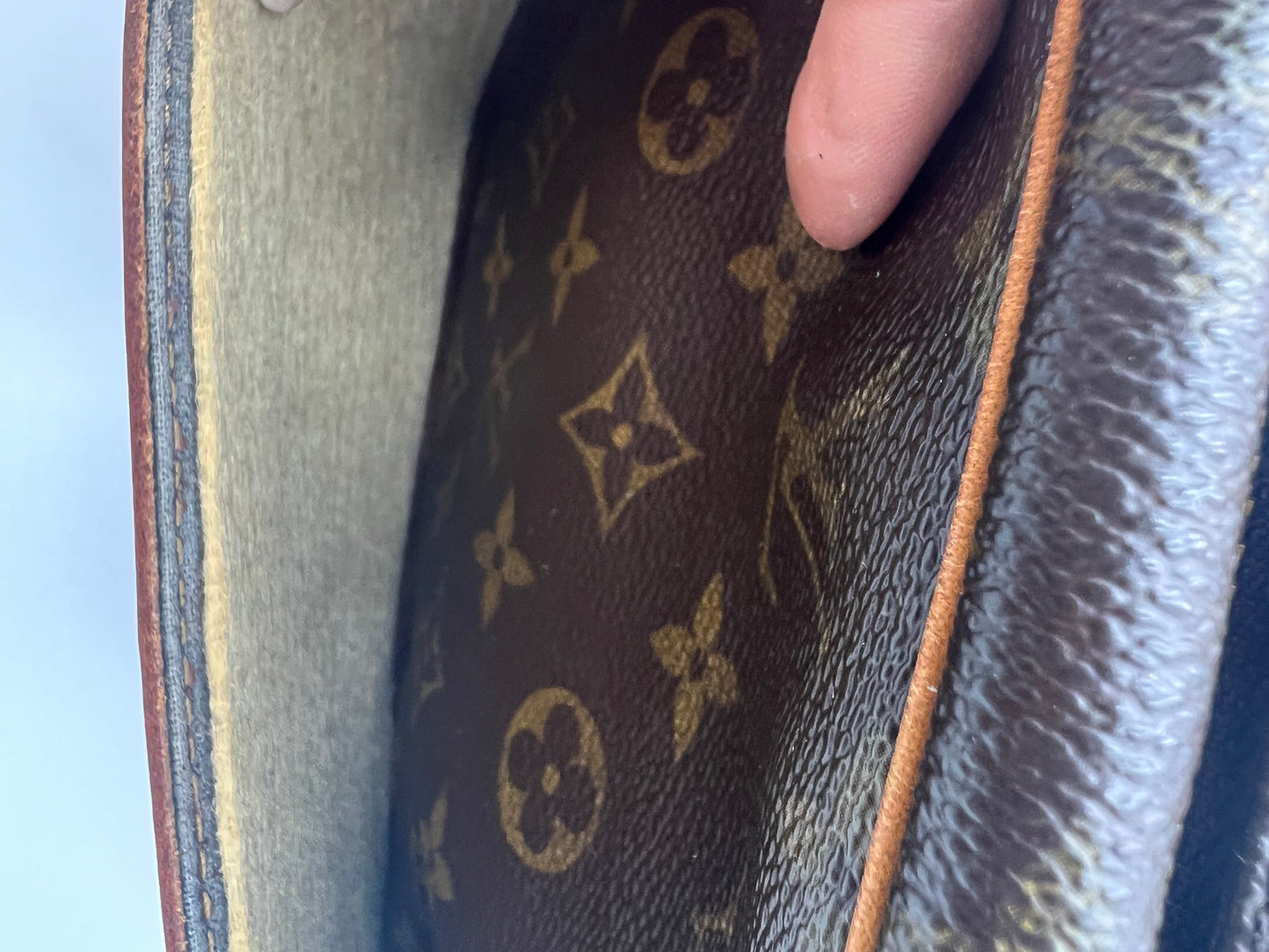 Louis Vuitton Compiegne Clutch 28