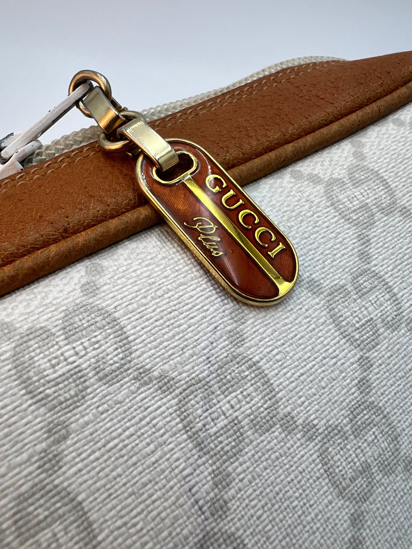 Gucci Plus Vintage Crossbody