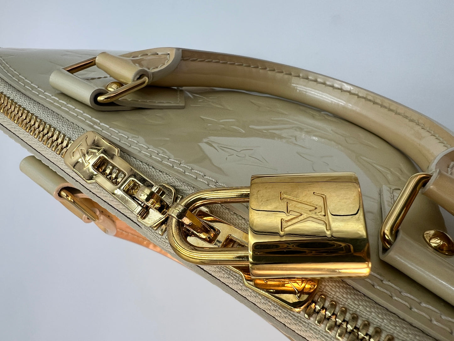 Louis Vuitton Vernis Alma PM (Pearl)