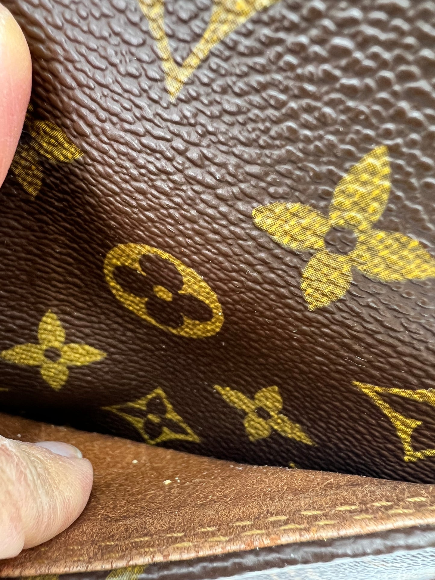 Louis Vuitton Weekender PM