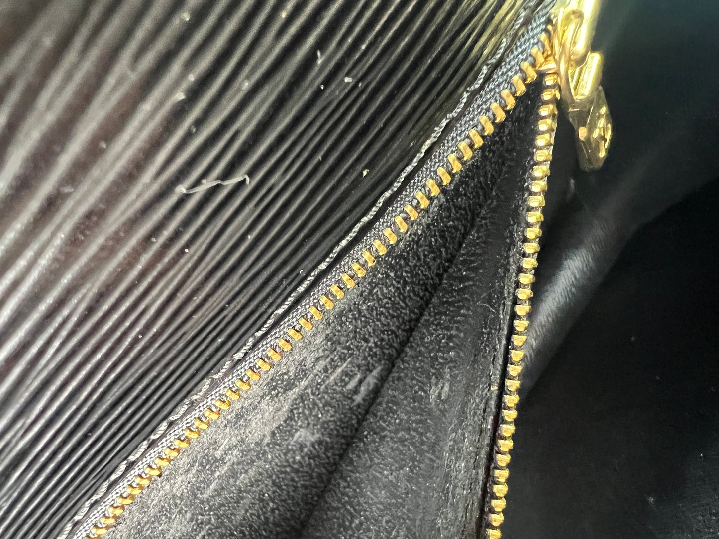 Louis Vuitton Epi Monceau 28