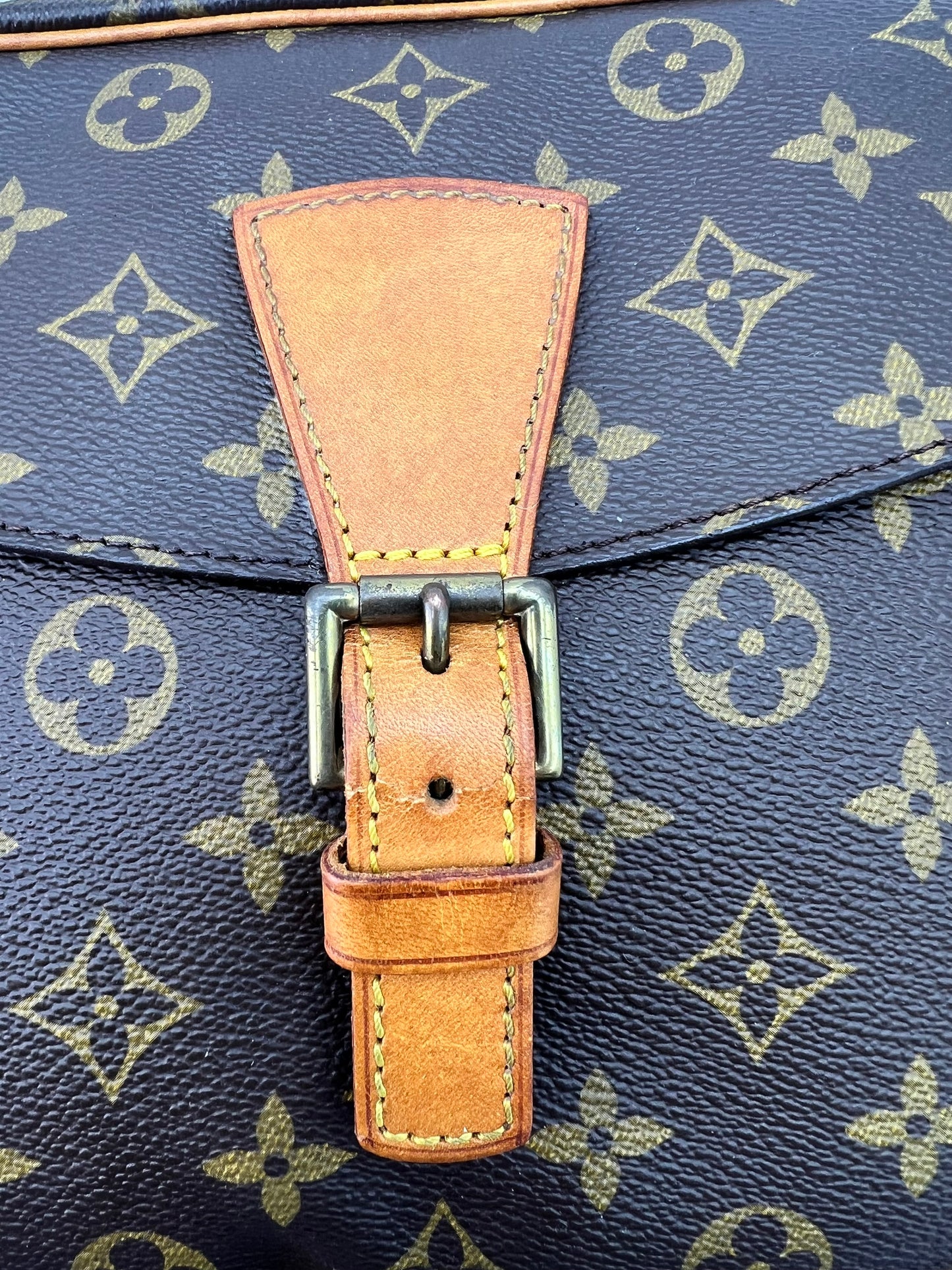 Louis Vuitton Jeune Fille MM