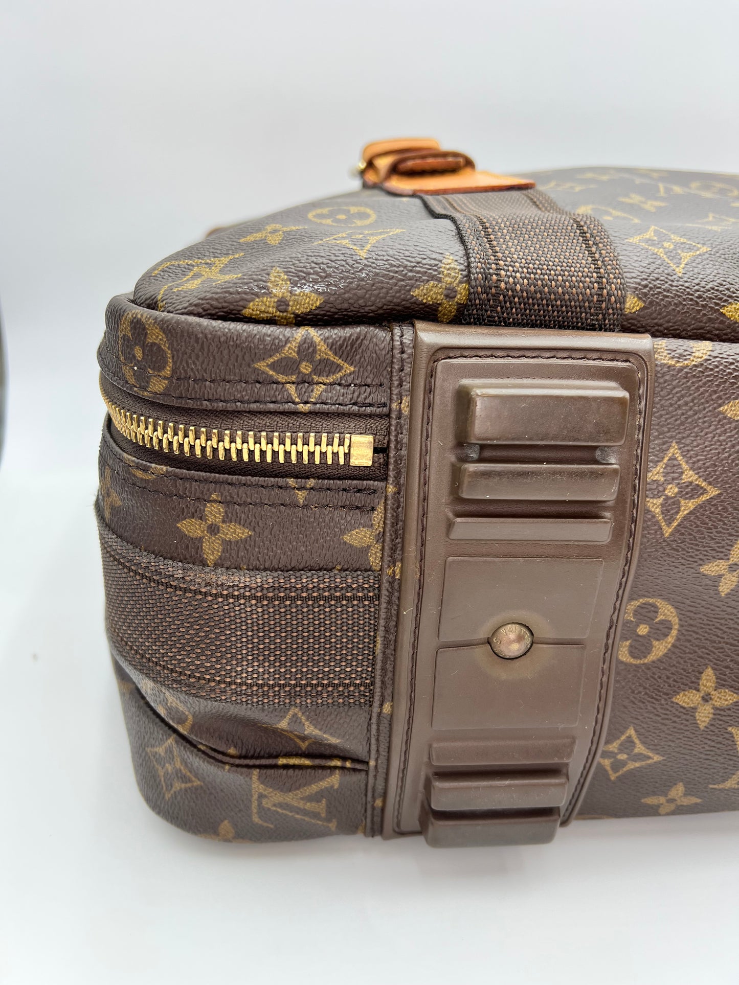 Louis Vuitton Satellite 53