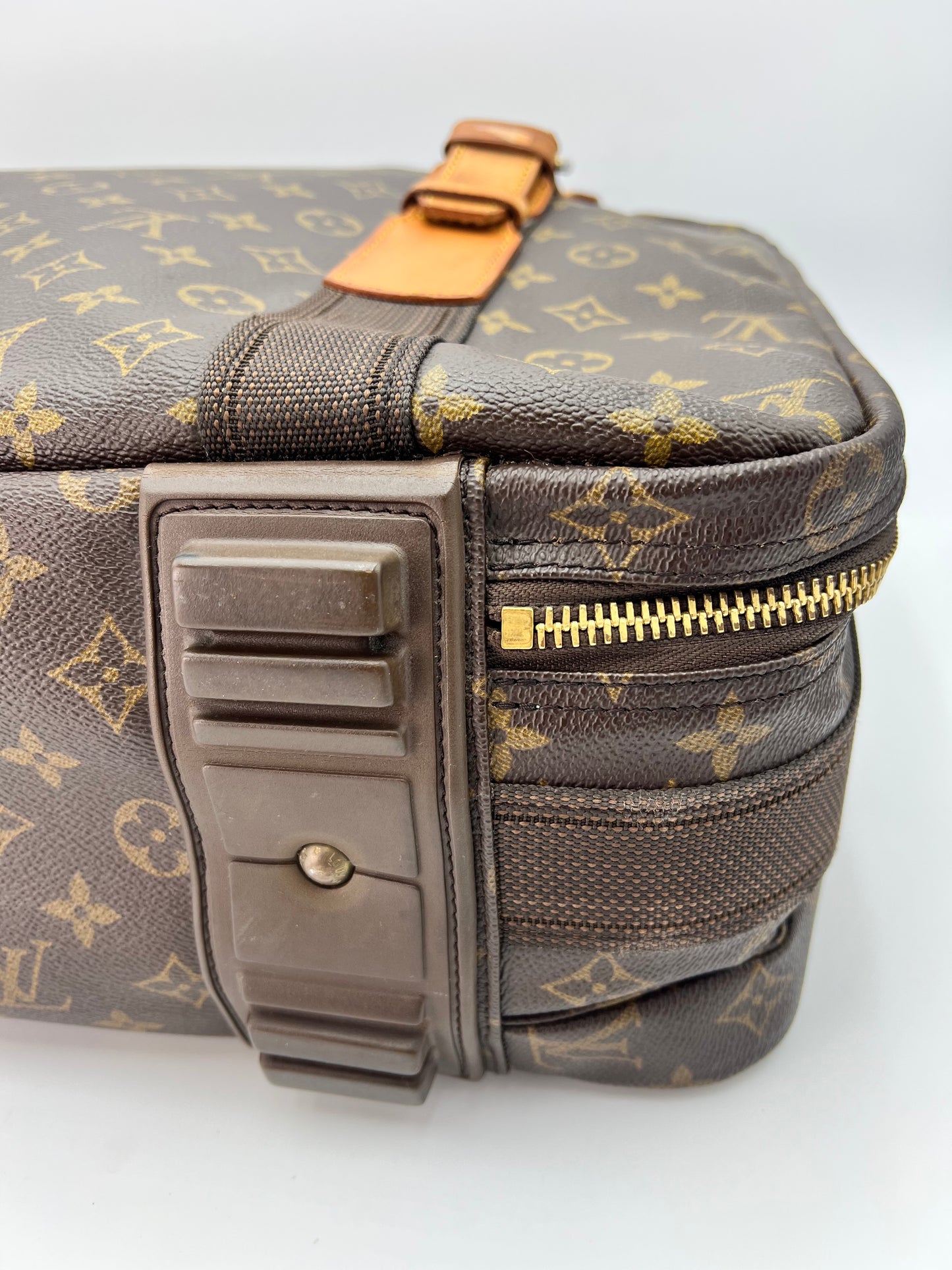 Louis Vuitton Satellite 53