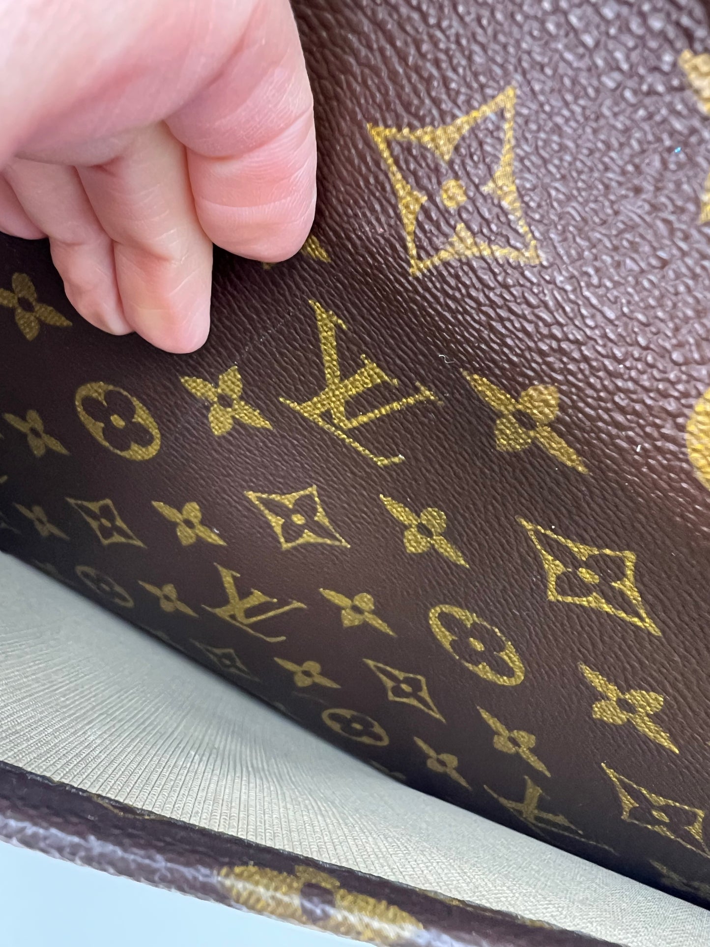 Louis Vuitton Satellite 53