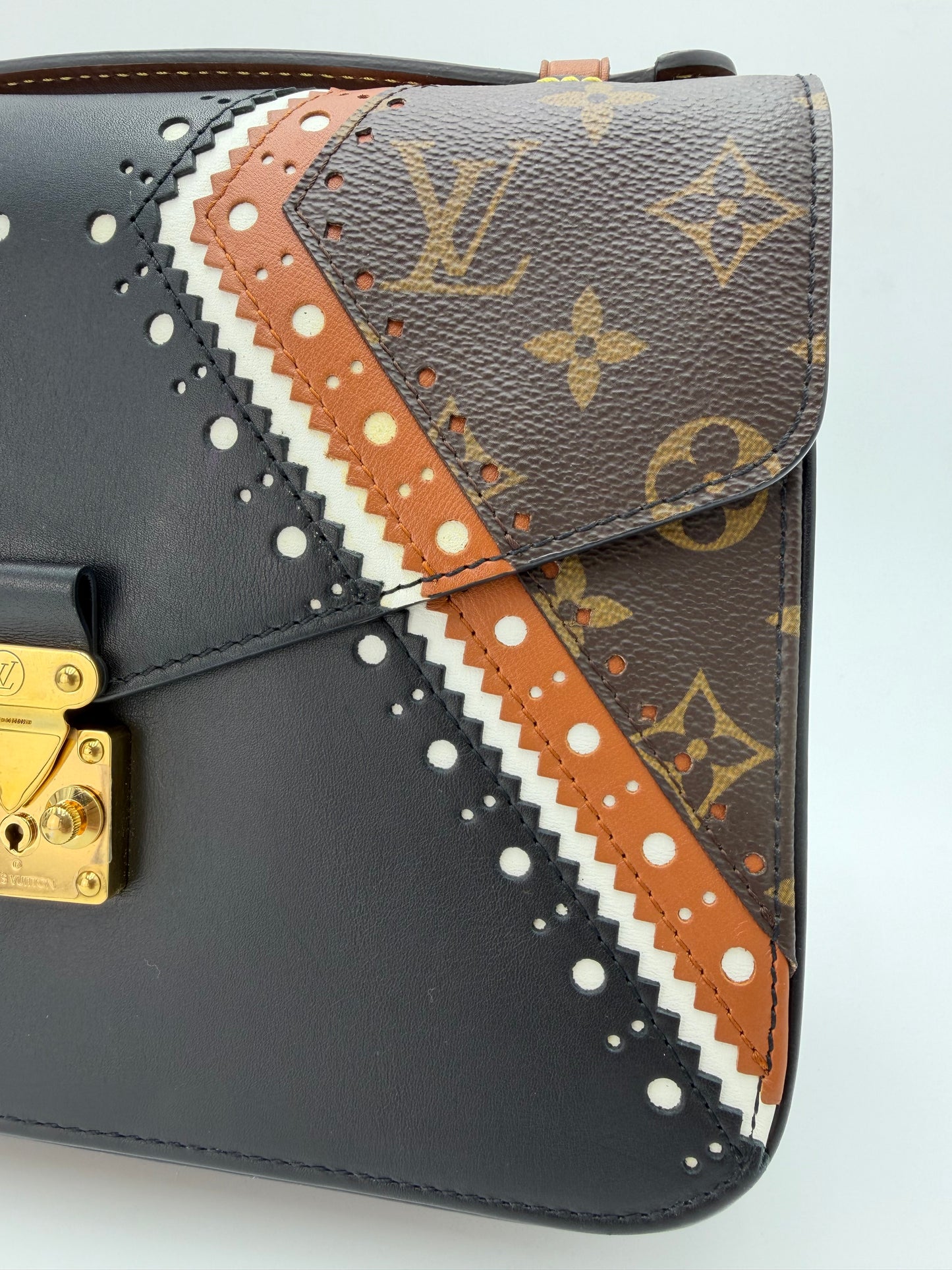 Louis Vuitton Pochette Métis Reverse Brogue