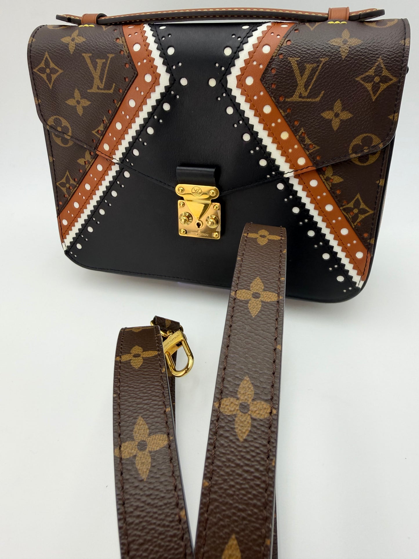 Louis Vuitton Pochette Métis Reverse Brogue