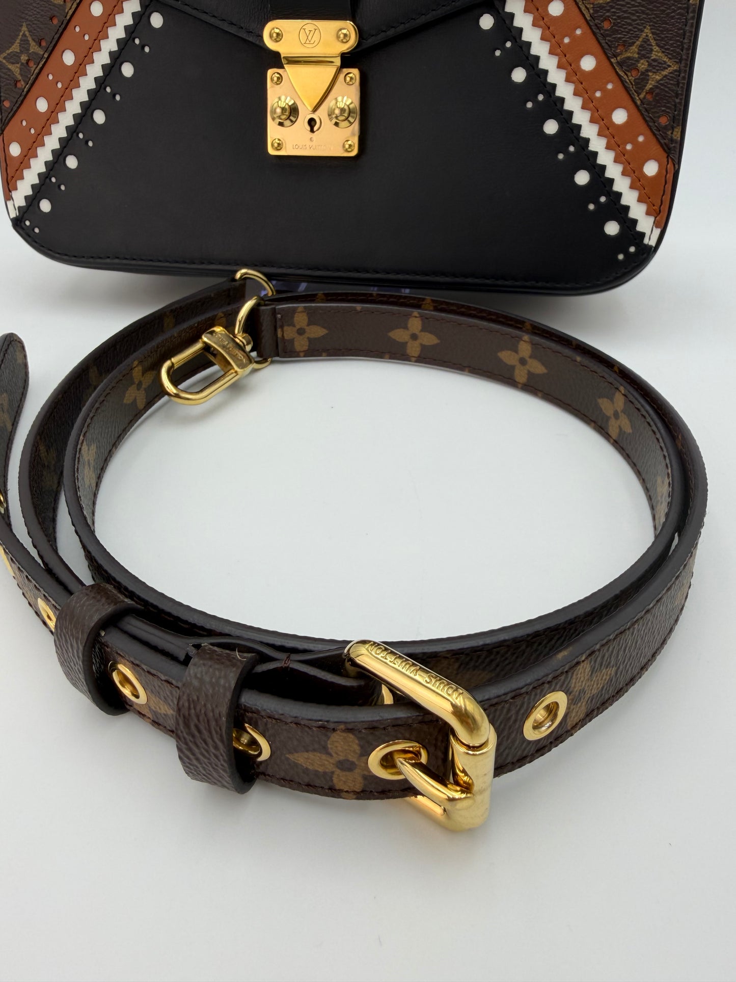 Louis Vuitton Pochette Métis Reverse Brogue