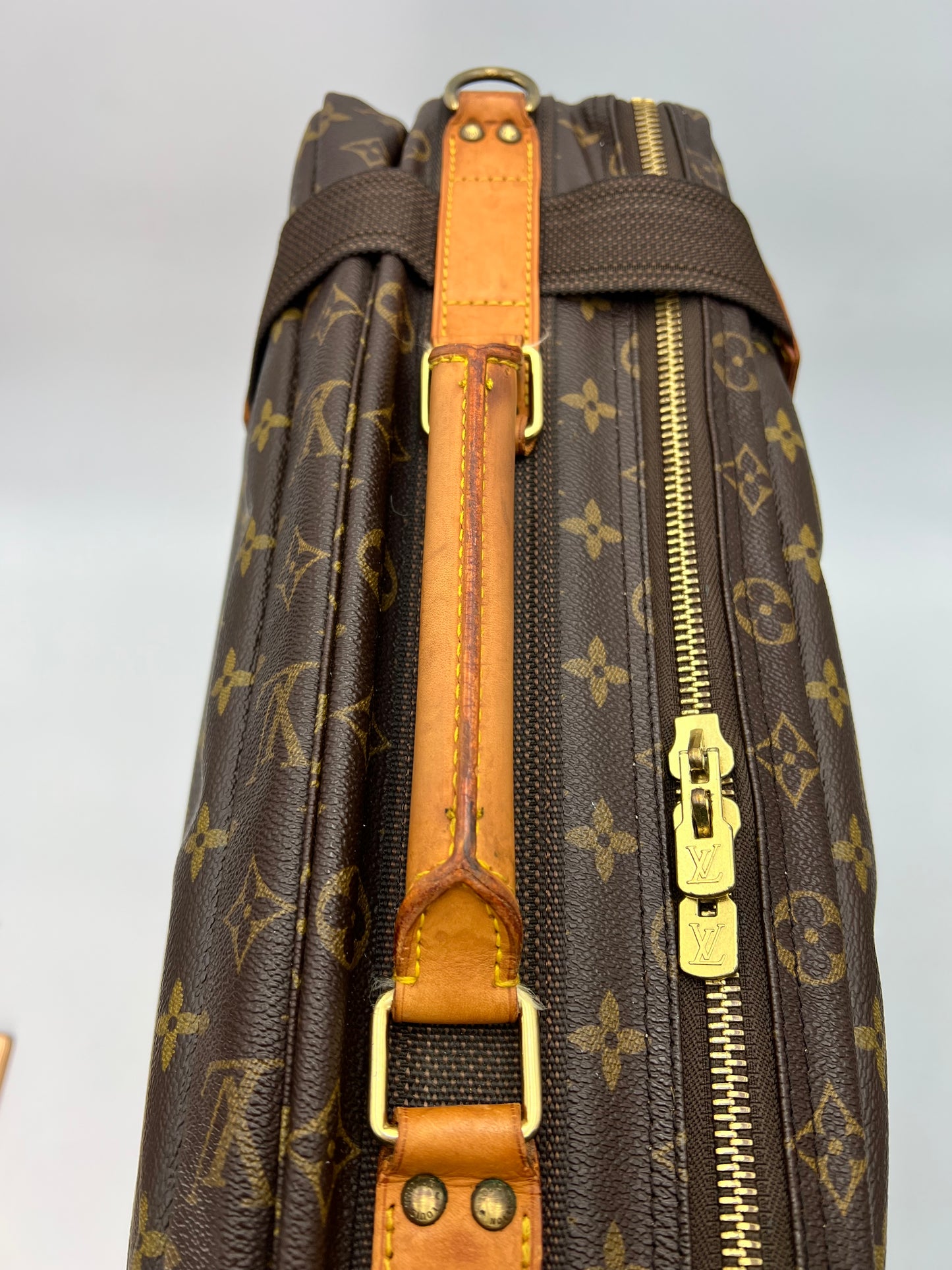 Louis Vuitton Satellite 53