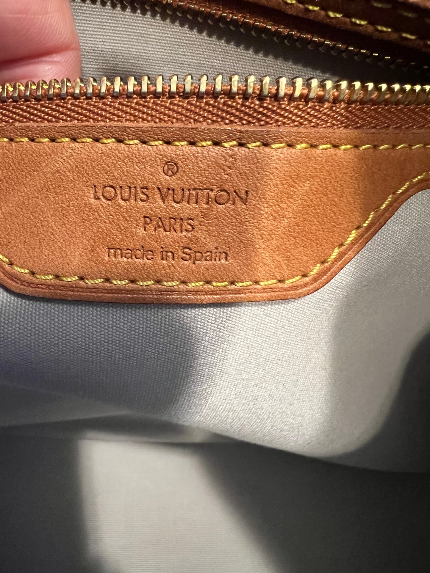 Louis Vuitton Batignolles Dentelle